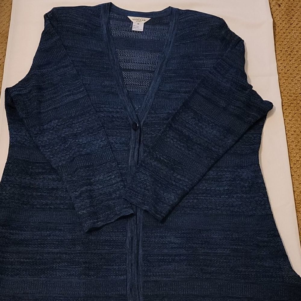 - Exclusively,  Misook woman cardigan size 3x‎